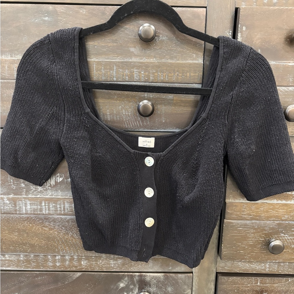 Aritzia Wilfred Black shell button crop cardigan